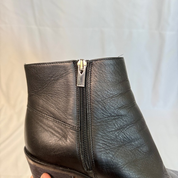 Vince. Vero Cuoio Sleek Black Leather Ankle Bootied - Picture 8 of 10